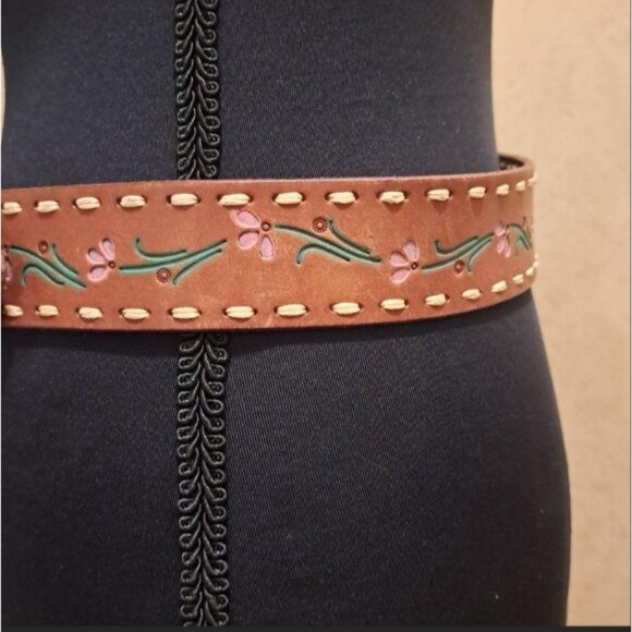 Streets Ahead Vintage Leather Belt Sz S Pink Rhinestone Medallion USA - Picture 5 of 11